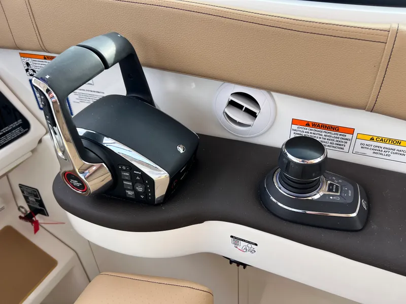 Slide: The Image of Sea Ray Sundancer 320 2026 - 13