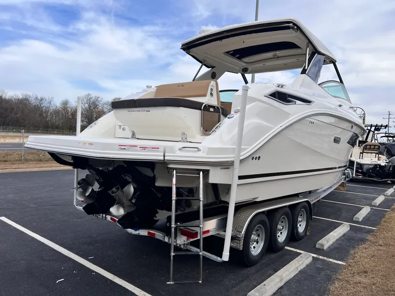Slide: The Image of Sea Ray Sundancer 320 2026 - 16