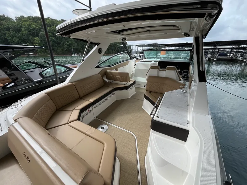 Slide: The Image of Sea Ray Sundancer 320 2026 - 6