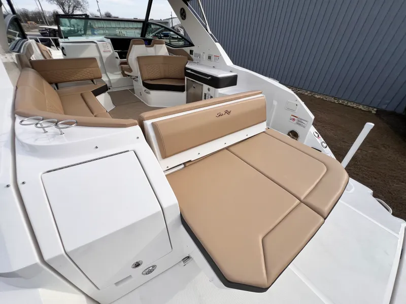 Slide: The Image of Sea Ray Sundancer 320 2026 - 20