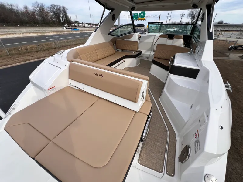 Slide: The Image of Sea Ray Sundancer 320 2026 - 21