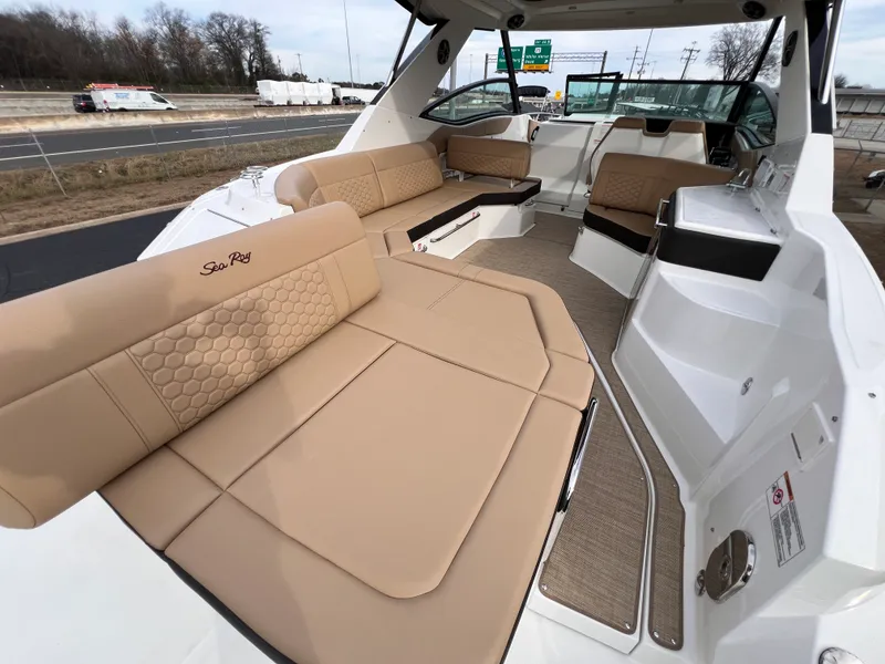 Slide: The Image of Sea Ray Sundancer 320 2026 - 22