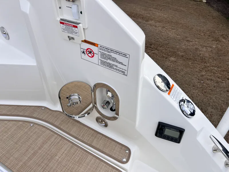 Slide: The Image of Sea Ray Sundancer 320 2026 - 24