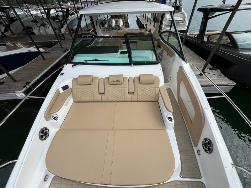 Slide: The Image of Sea Ray Sundancer 320 2026 - 16