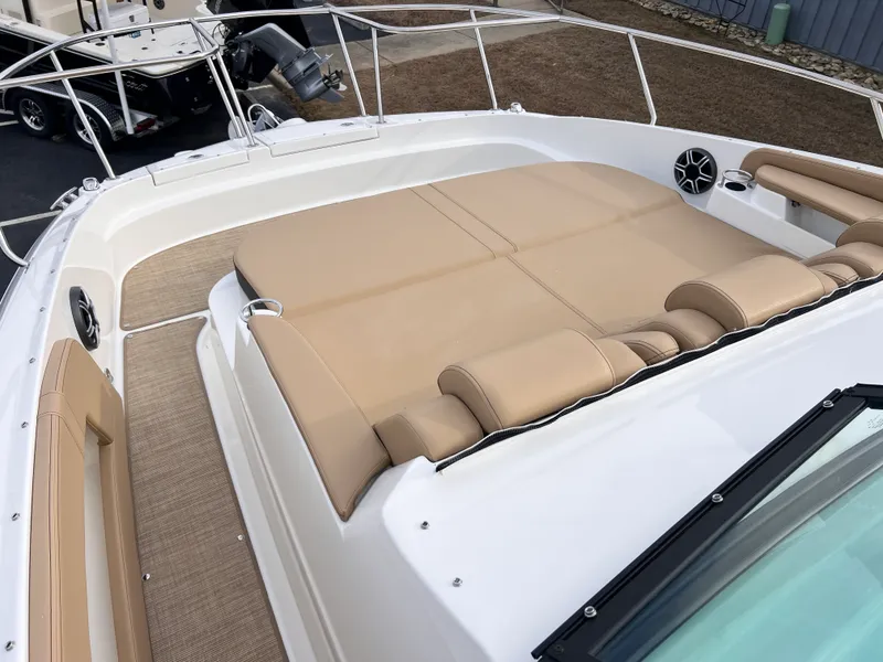 Slide: The Image of Sea Ray Sundancer 320 2026 - 27