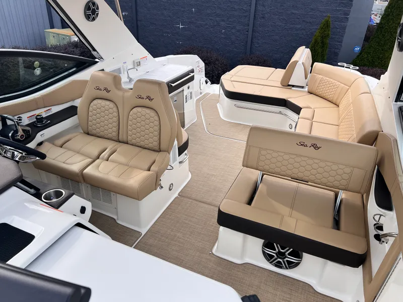 Slide: The Image of Sea Ray Sundancer 320 2026 - 30