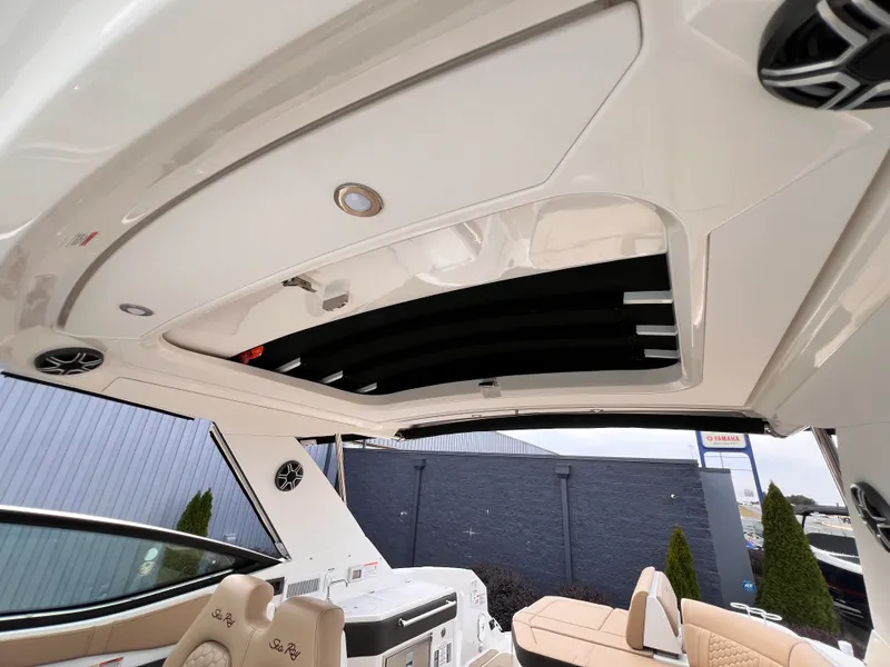 Slide: The Image of Sea Ray Sundancer 320 2026 - 31