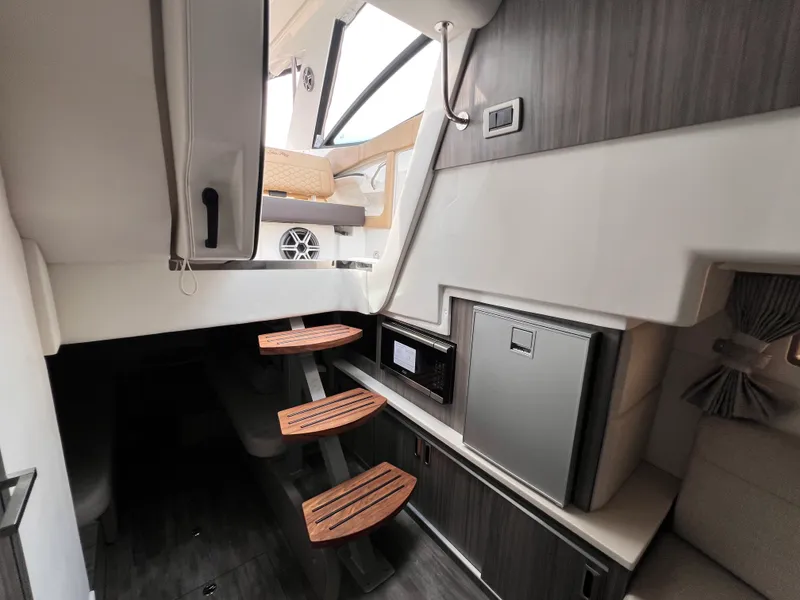 Slide: The Image of Sea Ray Sundancer 320 2026 - 36