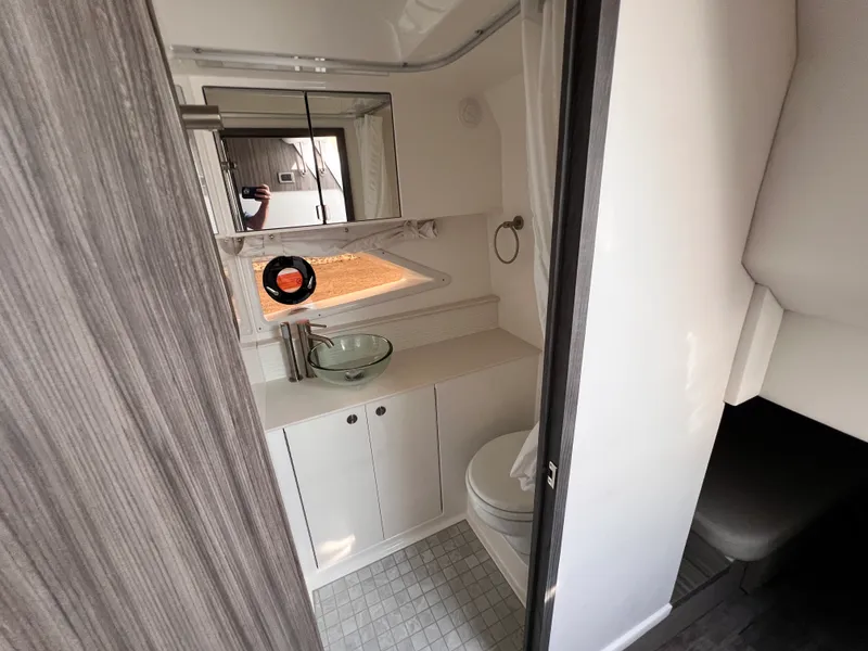 Slide: The Image of Sea Ray Sundancer 320 2026 - 37