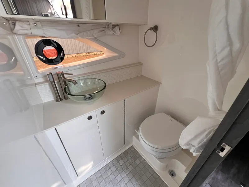 Slide: The Image of Sea Ray Sundancer 320 2026 - 38