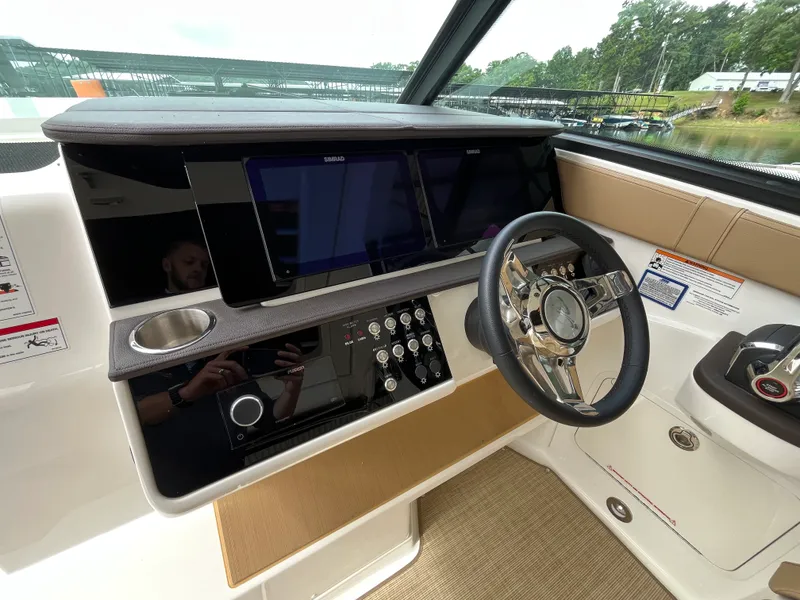 Slide: The Image of Sea Ray Sundancer 320 2026 - 11