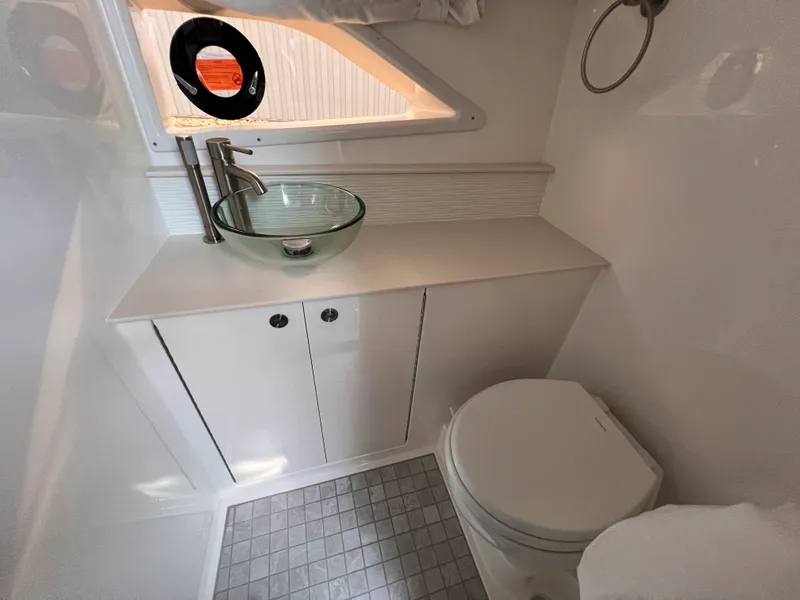 Slide: The Image of Sea Ray Sundancer 320 2026 - 40