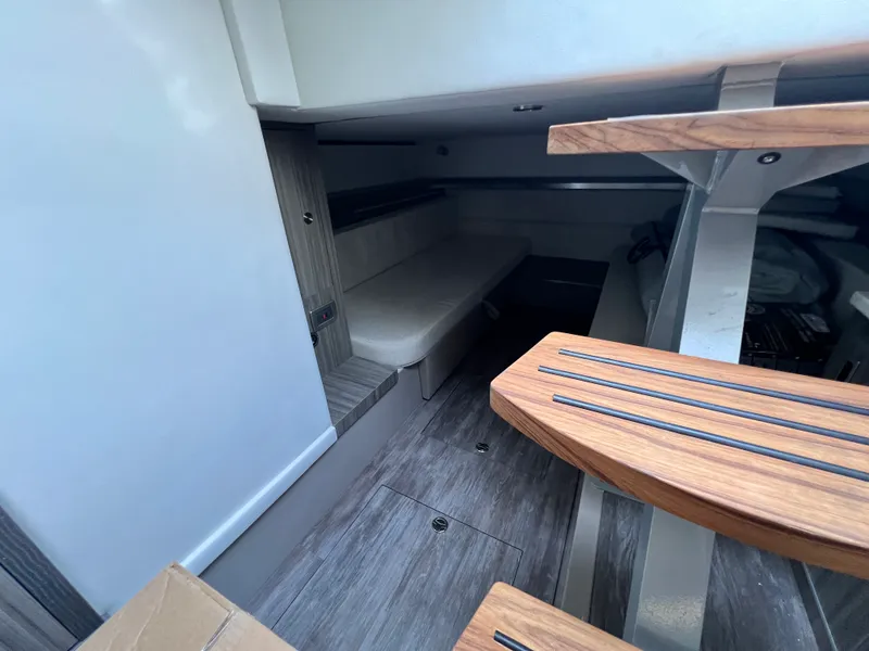 Slide: The Image of Sea Ray Sundancer 320 2026 - 41