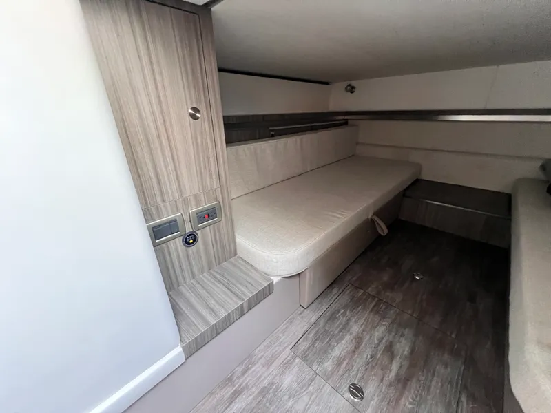 Slide: The Image of Sea Ray Sundancer 320 2026 - 42