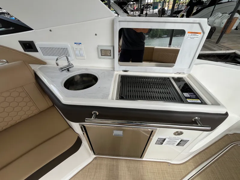 Slide: The Image of Sea Ray Sundancer 320 2026 - 9