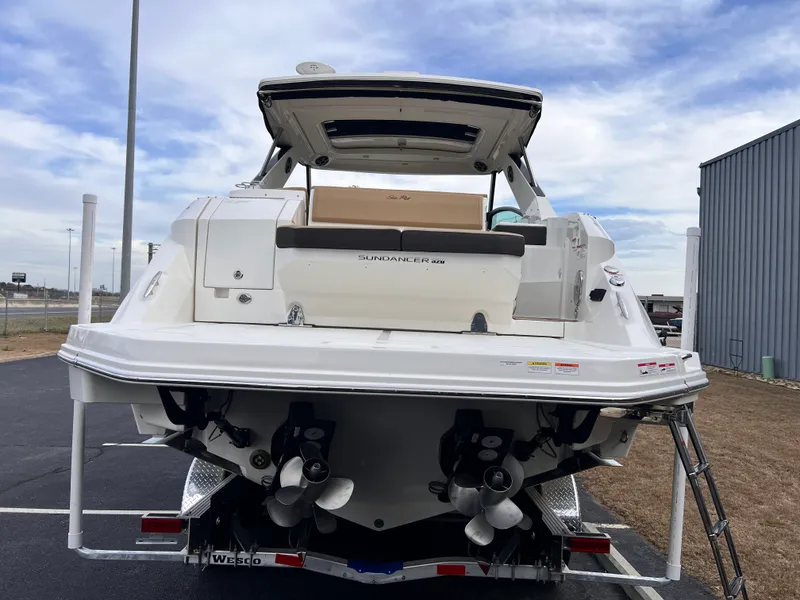 Slide: The Image of Sea Ray Sundancer 320 2026 - 6