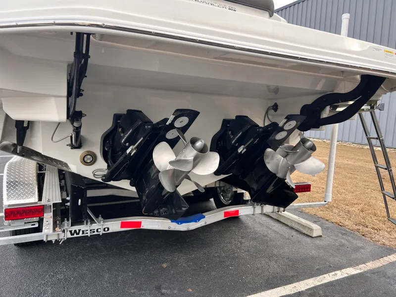 Slide: The Image of Sea Ray Sundancer 320 2026 - 7