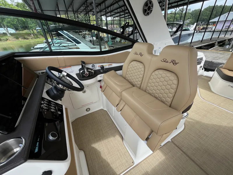 Slide: The Image of Sea Ray Sundancer 320 2026 - 10