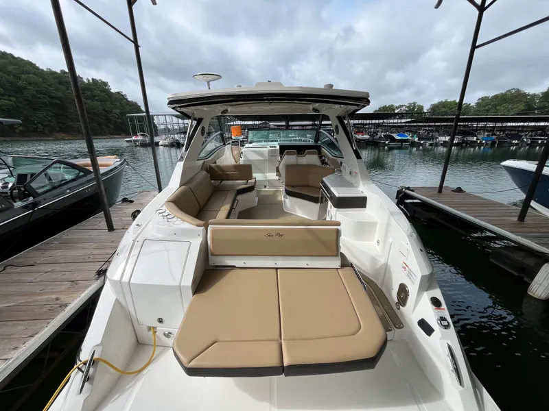 Slide: The Image of Sea Ray Sundancer 320 2026 - 5