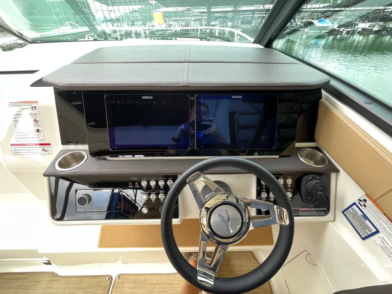 Slide: The Image of Sea Ray Sundancer 320 2026 - 12