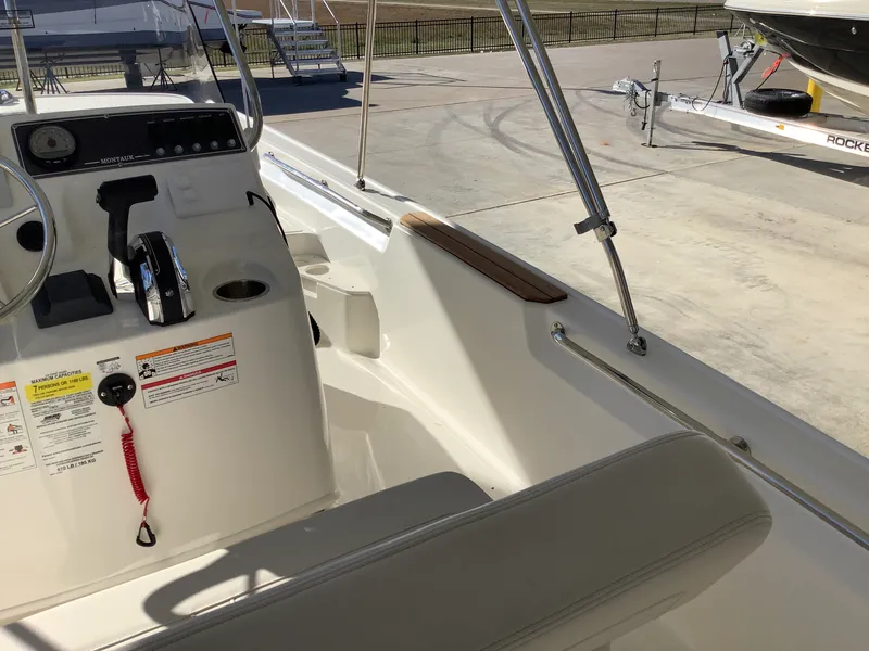 Slide: The Image of Boston Whaler 170 Montauk 2026 - 15