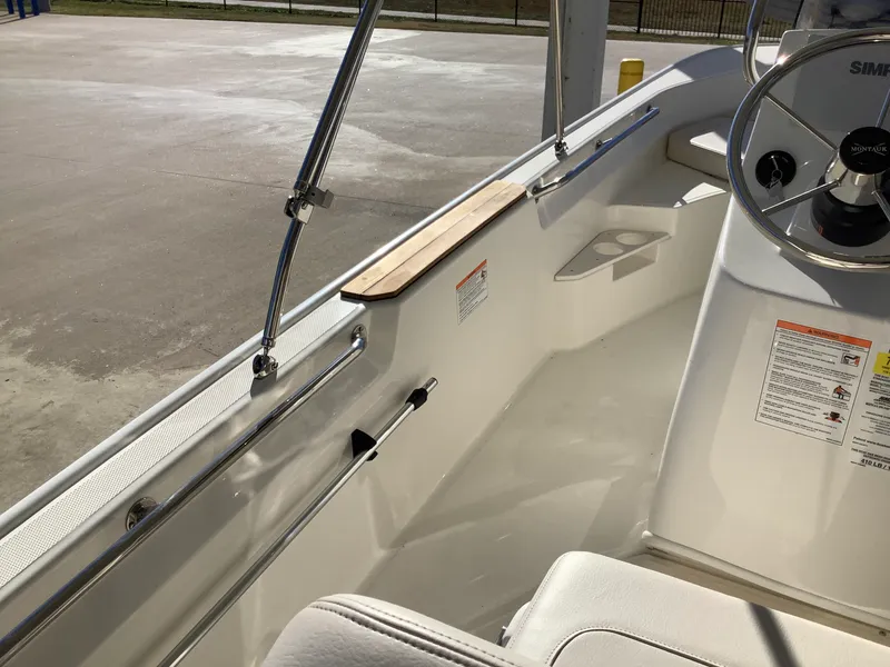Slide: The Image of Boston Whaler 170 Montauk 2026 - 16