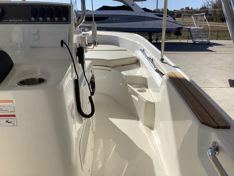 Slide: The Image of Boston Whaler 170 Montauk 2026 - 17