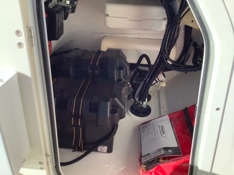 Slide: The Image of Boston Whaler 170 Montauk 2026 - 20