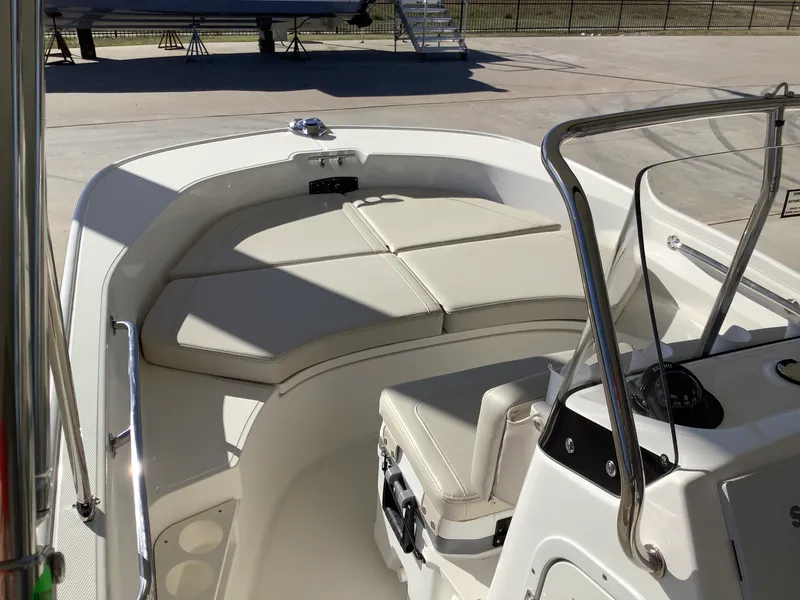 Slide: The Image of Boston Whaler 170 Montauk 2026 - 21