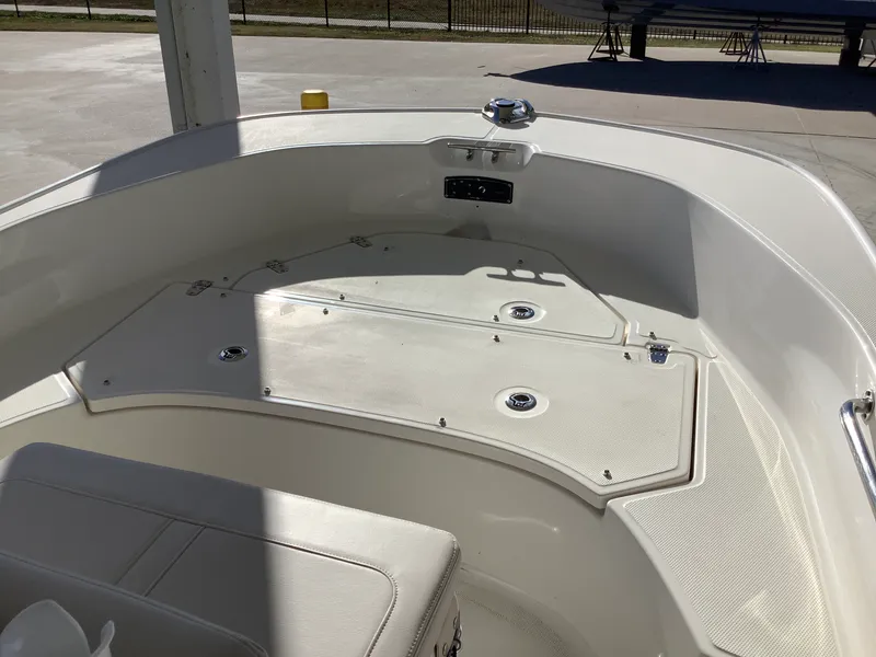 Slide: The Image of Boston Whaler 170 Montauk 2026 - 23