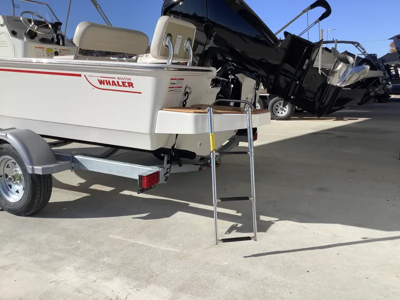 Slide: The Image of Boston Whaler 170 Montauk 2026 - 5