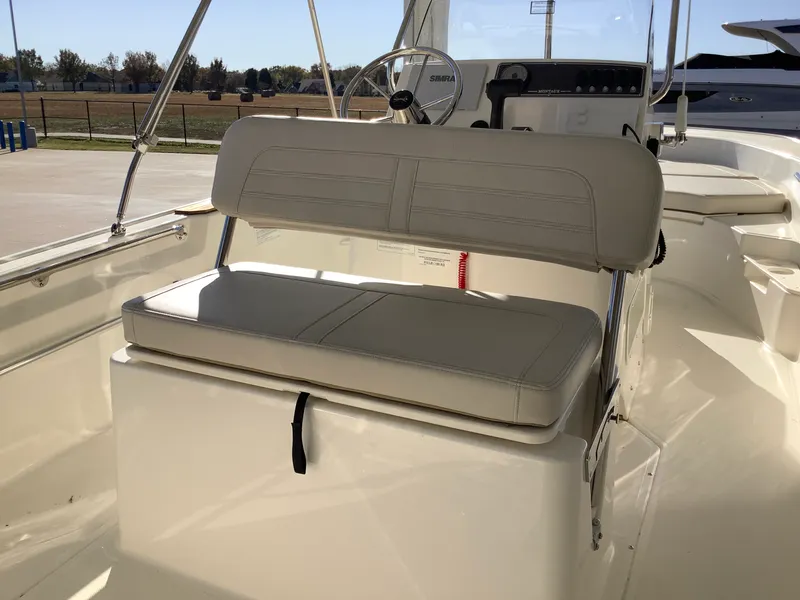 Slide: The Image of Boston Whaler 170 Montauk 2026 - 8