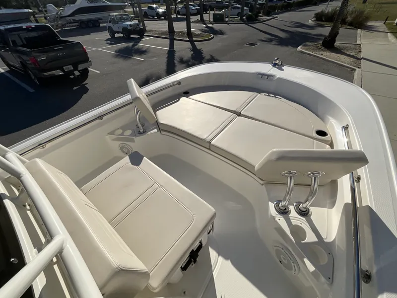 Slide: The Image of Boston Whaler 210 Montauk 2026 - 14