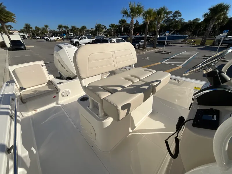 Slide: The Image of Boston Whaler 210 Montauk 2026 - 9