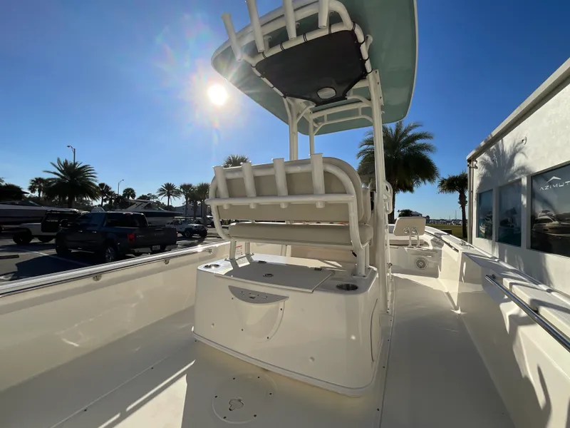 Slide: The Image of Boston Whaler 210 Montauk 2026 - 15
