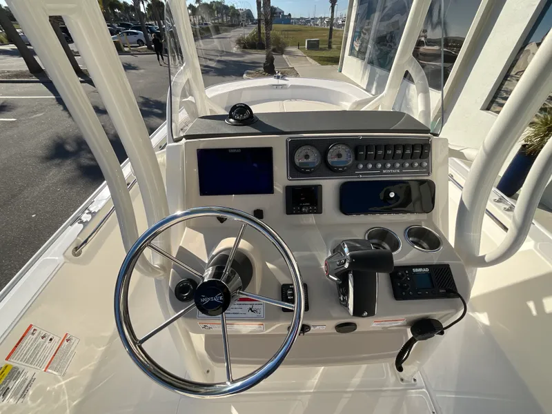 Slide: The Image of Boston Whaler 210 Montauk 2026 - 8