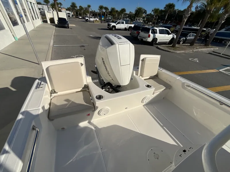 Slide: The Image of Boston Whaler 210 Montauk 2026 - 13
