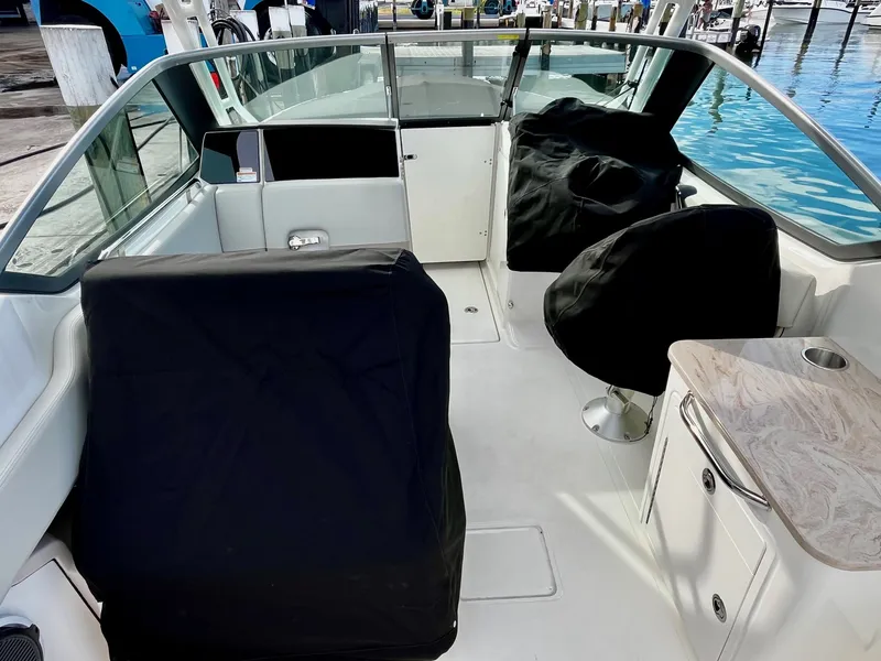Slide: The Image of Boston Whaler 240 VANTAGE 2025 - 21