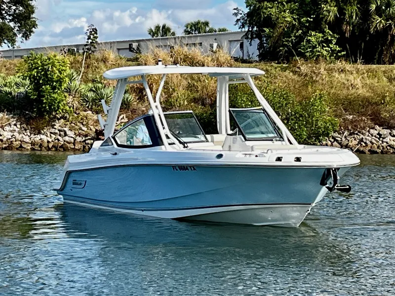 Slide: The Image of Boston Whaler 240 VANTAGE 2025 - 6