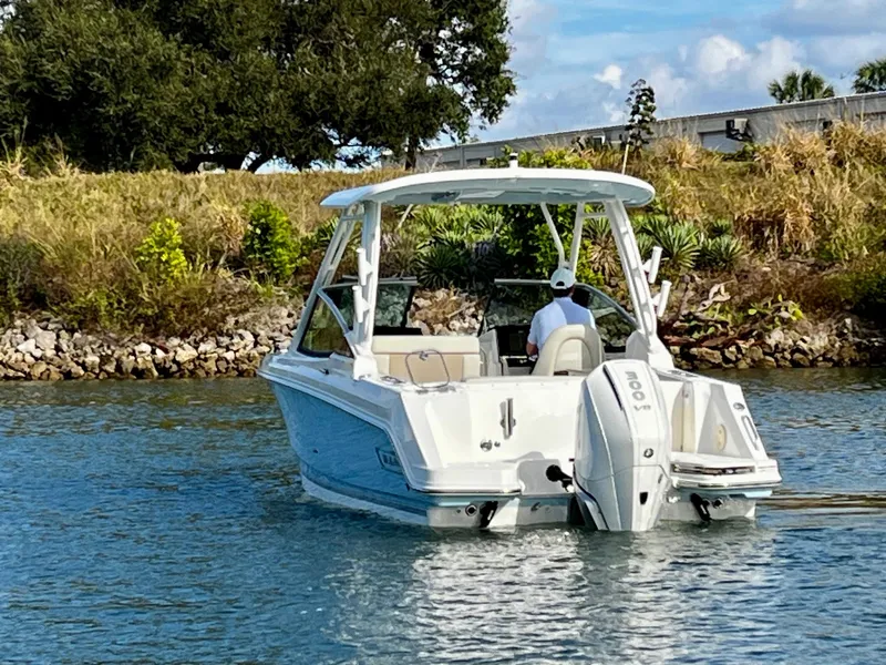 Slide: The Image of Boston Whaler 240 VANTAGE 2025 - 8