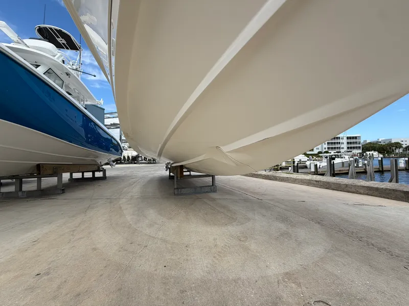 Slide: The Image of Boston Whaler 370 OUTRAGE 2016 - 12