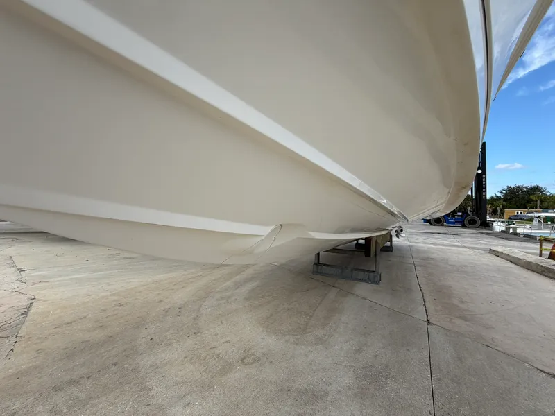 Slide: The Image of Boston Whaler 370 OUTRAGE 2016 - 13