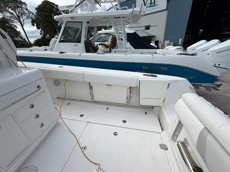 Slide: The Image of Boston Whaler 370 OUTRAGE 2016 - 16