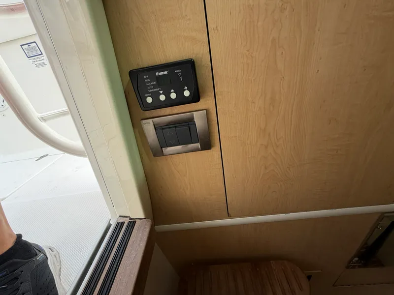 Slide: The Image of Boston Whaler 370 OUTRAGE 2016 - 22