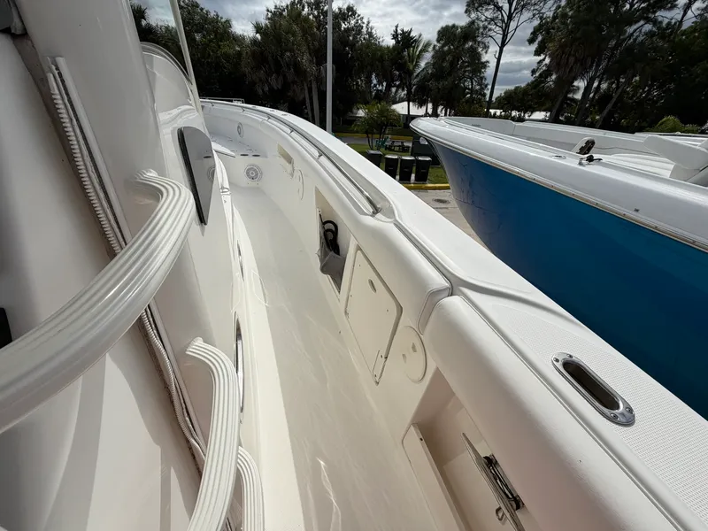 Slide: The Image of Boston Whaler 370 OUTRAGE 2016 - 23