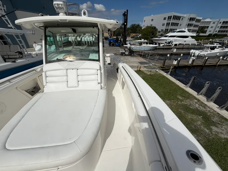 Slide: The Image of Boston Whaler 370 OUTRAGE 2016 - 26
