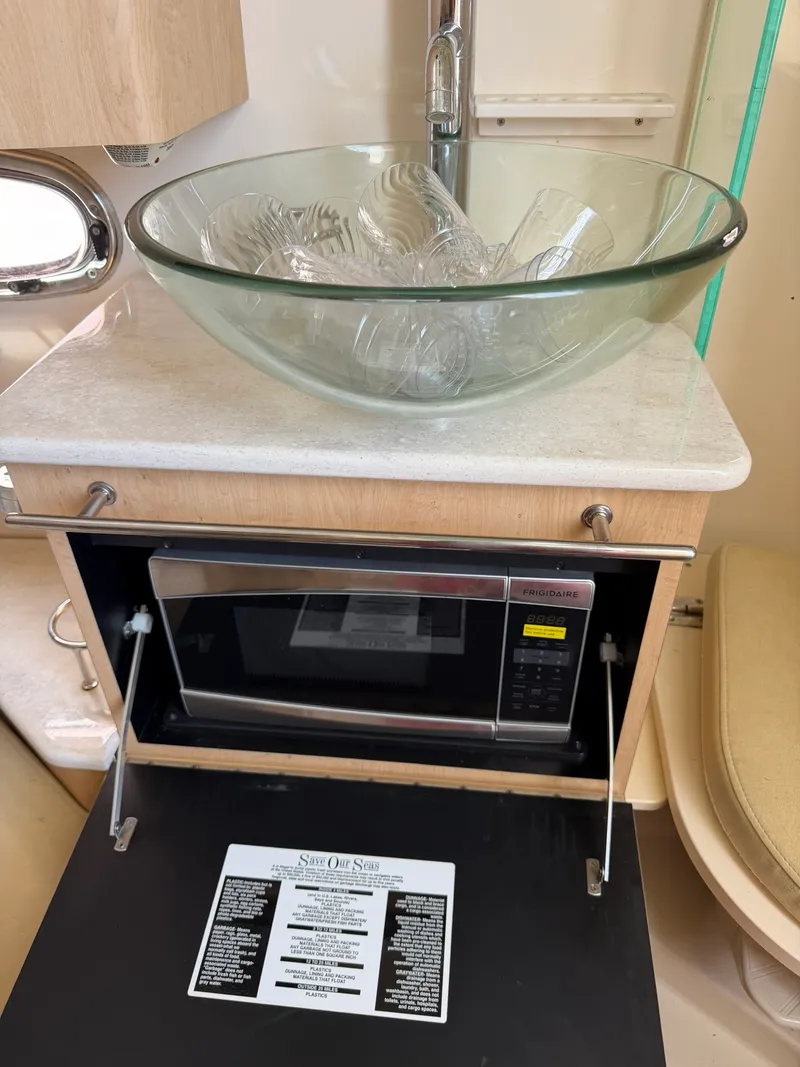 Slide: The Image of Boston Whaler 370 OUTRAGE 2016 - 30