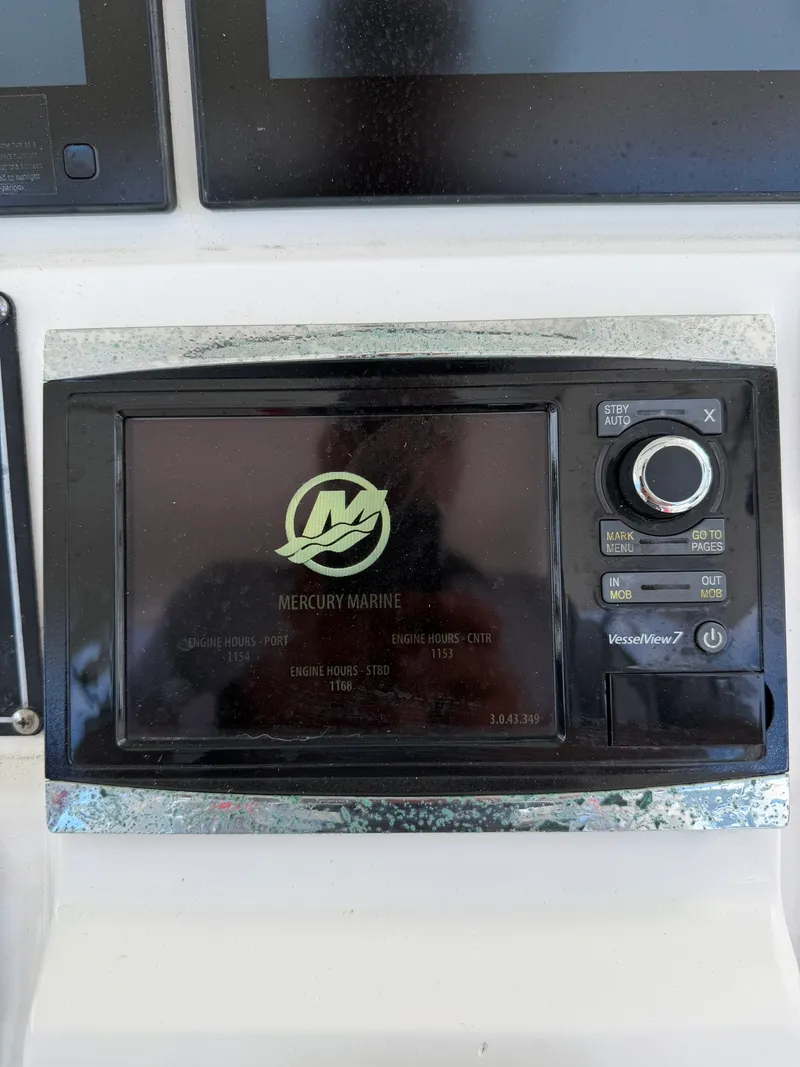 Slide: The Image of Boston Whaler 370 OUTRAGE 2016 - 33