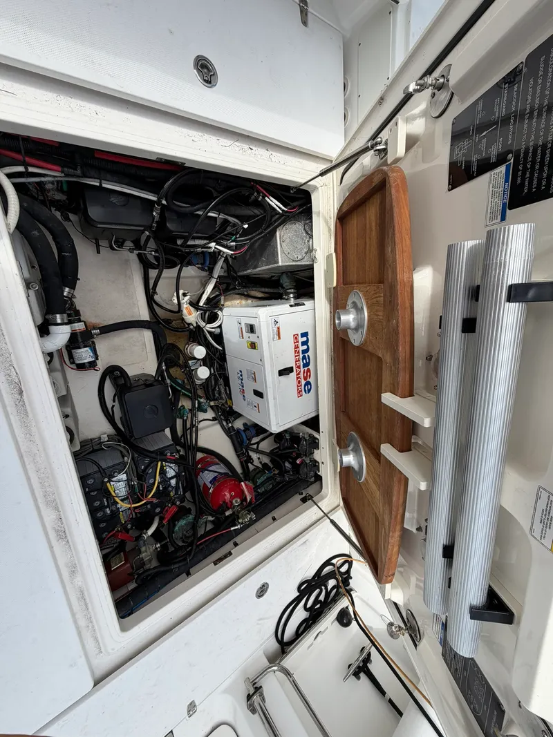 Slide: The Image of Boston Whaler 370 OUTRAGE 2016 - 35