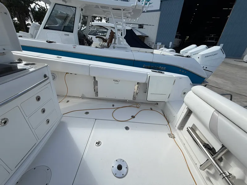 Slide: The Image of Boston Whaler 370 OUTRAGE 2016 - 37